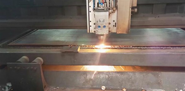 如何保護(hù)激光切割器的輸出窗口